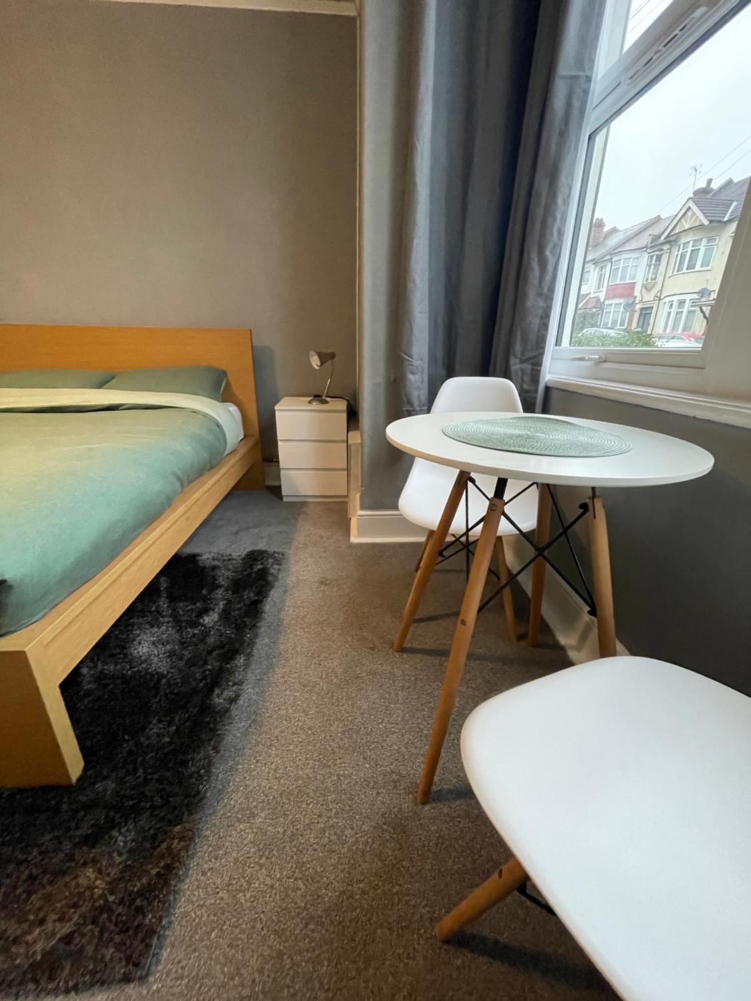 Cosy Double Rooms A Stones Throw From Wembley Stadium Londres Exterior foto